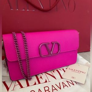 VALENTINO GARAVANI VLOGO Signature Wallet on Chain Bag